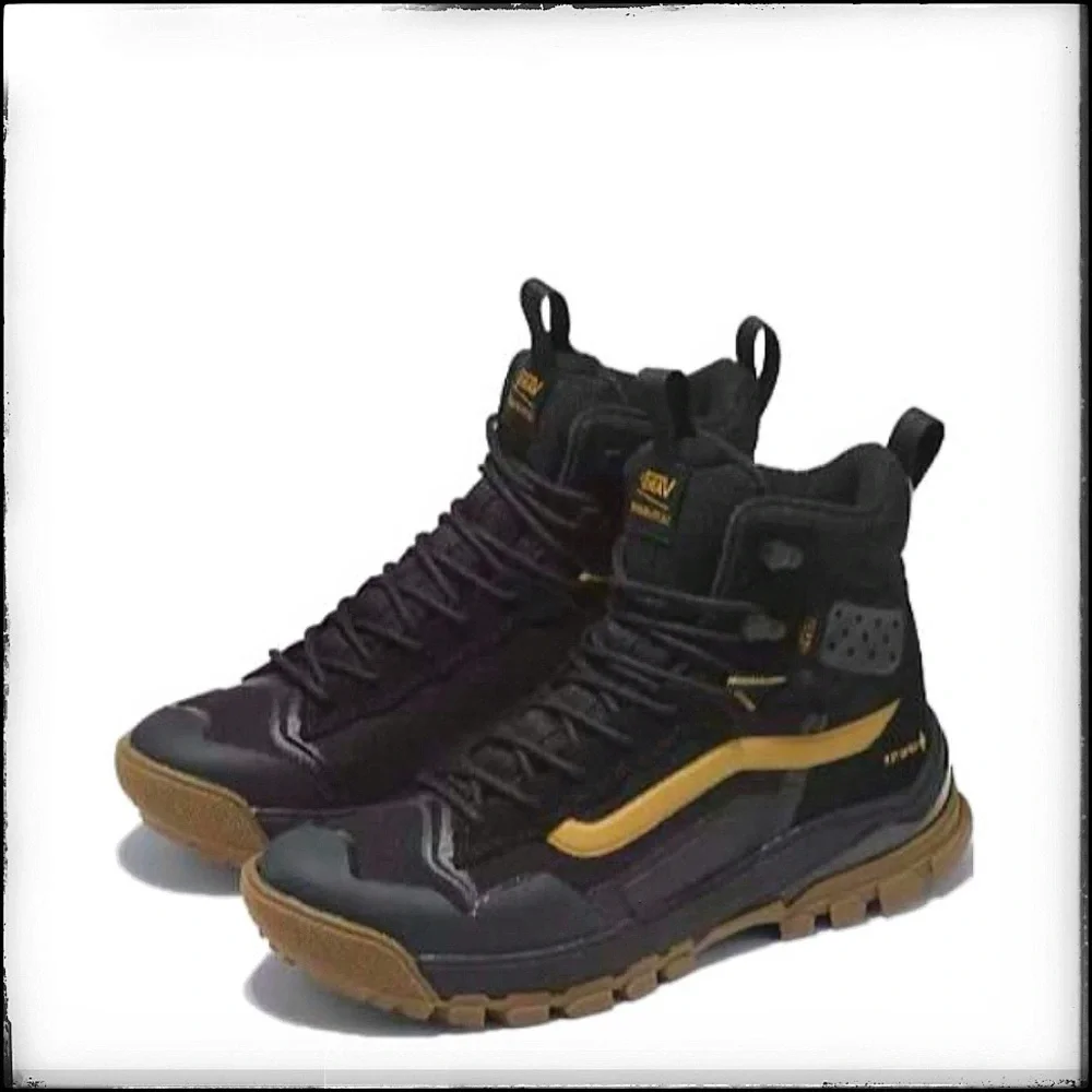 RARE Vans Ultrarange EXO Hi GORE-TEX MTE-3 Boot
Black Gold High-Top Sneakerboots - Picture 3 of 16
